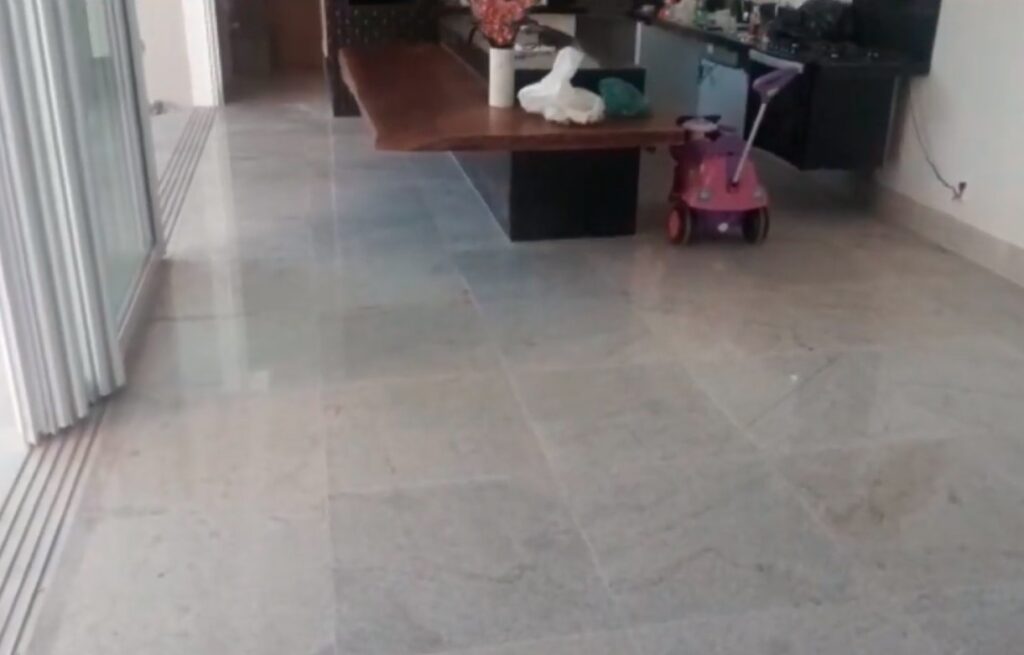 Piso de granito O piso de granito é uma escolha popular