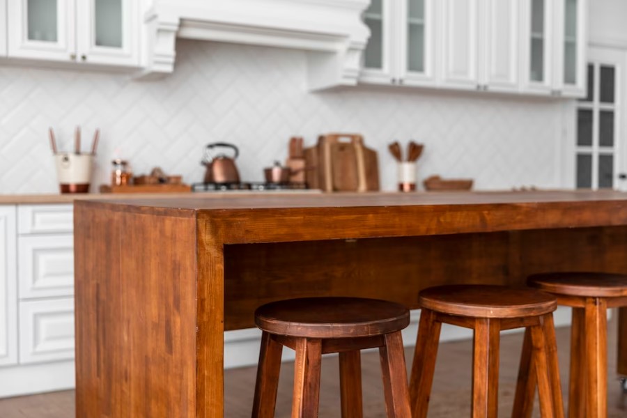 Madeira não tratada: Charme estético, mas problemas à vista.