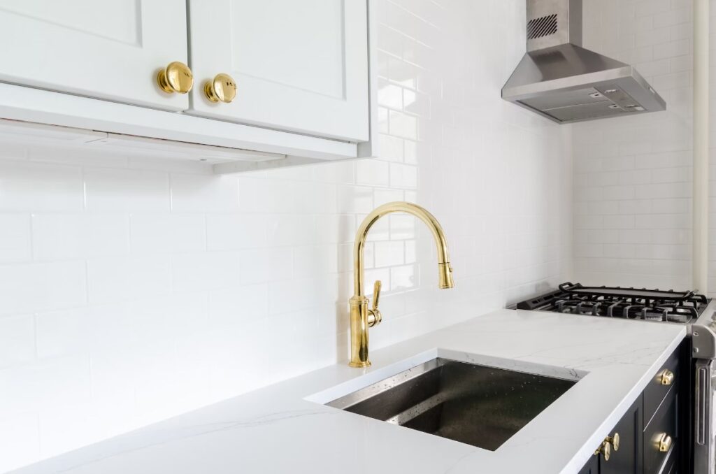 35 Ideias de Cozinha Branca: como DECORAR